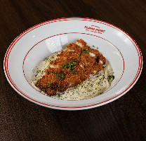 ESPAGUETE ALFREDO COM FRANGO