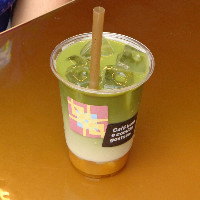 Matchá Latte Especial de Frutas Amarelas