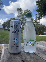 Água mineral gasosa