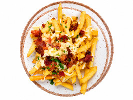 Batatas fritas 450 g com muçarela e bacon