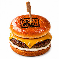 X-Burguer com batatas fritas.