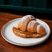 CROISSANT COM DOCE DE LEITE