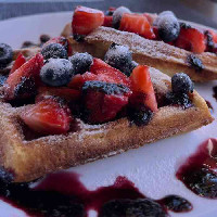 WAFFLE DE FRUTAS VERMELHAS