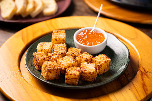 Dadinho de Tapioca com Geleia de Pimenta.