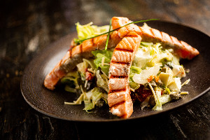 Salada de salmão