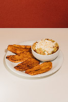 Patacones con carne desmechada