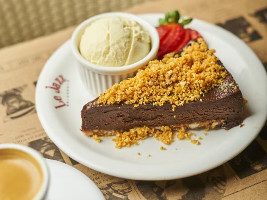 Torta chocolate com sorvete de baunilha