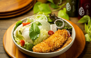 Tilápia Crocante + Salada