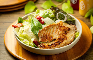 Tilápia Grelhada + Salada