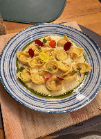 PANZOTTI DE LIMAO SICILIANO AO MOLHO DE QUEIJO E VINHO BRANCO