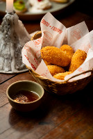 BOLINHO DE ARROZ COM QUEIJO CANASTRA
