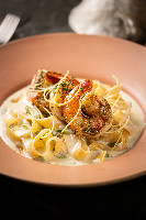 PAPPARDELLE AL LIMONE COM ASPARGOS E CAMARÃO VG