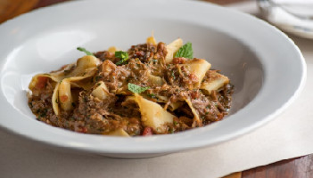 PAPPARDELLE FRESCO AO RAGU DE CORDEIRO