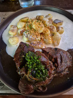 OSSOBUCO COM GNOCCHI DOURADO NA FONDUTA DE QUEIJO