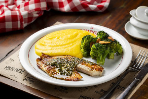 Tilápia grelhada com chimichurri