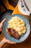 Fettuccine Alfredo com Baby Beef