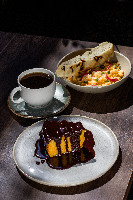 Ovos cremosos + fatia de bolo + café de 200ml