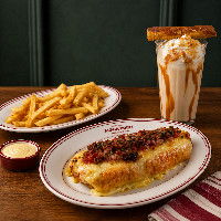 Combo Bacon Dog + Milkshake de Doce de leite & Flor de sal