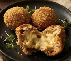 BOLINHO PERNIL COM QUEIJO CANASTRA