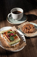 Tofu glaceado + cookie + café de 200ml