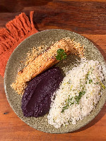 ENTRADA+SALMÃO COM CROSTA DE ERVAS+SOBREMESA