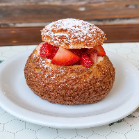 Choux de Natas com Morangos Frescos