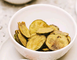 Chips de jiló laminado no fubá