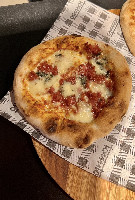 Mini Pizza Linguiça Blumenau com gorgonzola (15cm)