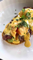 Eggs Benny c bacon