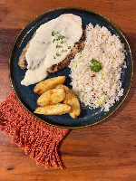 ENTRADA+TILÁPIA AO MOHLO DE LARANJA+SOBREMESA+CAFÉ OU CHÁ INCLUSO