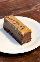 Entremet chocolate com caramelo