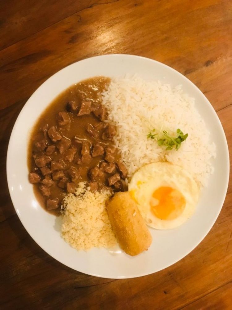 PICADINHO DE CARNE