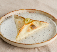 Queijo mozzarela com cebola