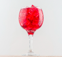 Gin tônica de romã