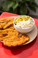 Patacones con carne desmechada