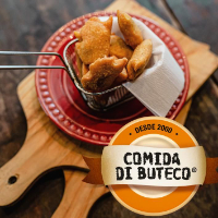 Pastel de Angu de Calabresa Defumada e Pimenta
