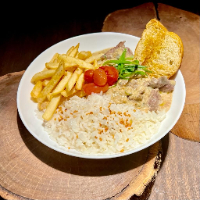 PF Filé com poró ao molho gorgonzola, arroz e fritas