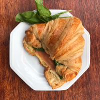Sanduiche de croissant parma