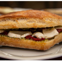 Sanduíche com Tomate Seco