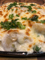 Batata Gratinada com molho branco, queijo e chimuchurri (300g)