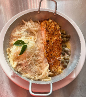Fettuccine Al Limone Com Salmão Crocante