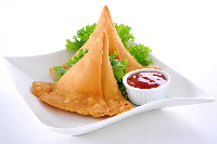 Pastéis Indiano (Samosa) com molhinho da Índia