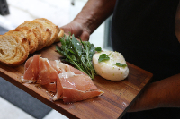 Burrata com prosciutto crudo & arugula