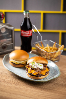 1 Red Hook + 1 Dumbo + 1 Batata Brooklin + 2 Refrigerantes