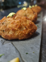 Bolinho de Bacalhau Crocante com Maionese Verde Artesanal (5 unidades)