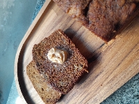 Banana Bread Toast com manteiga de café