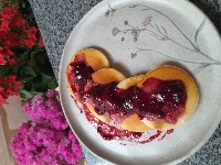 Panquecas com geleia de frutas vermelhas
