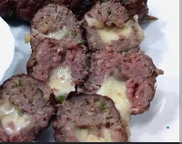 ALMONDEGA COM MUÇARELA