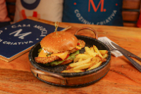 SANDUÍCHE FRANGO CROC + LONGNECK