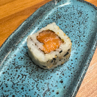 Uramaki de Salmão - unidade
